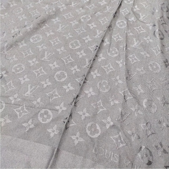 Louis Vuitton Large Black Logo Silk & Wool Shawl - Picture 9 of 9